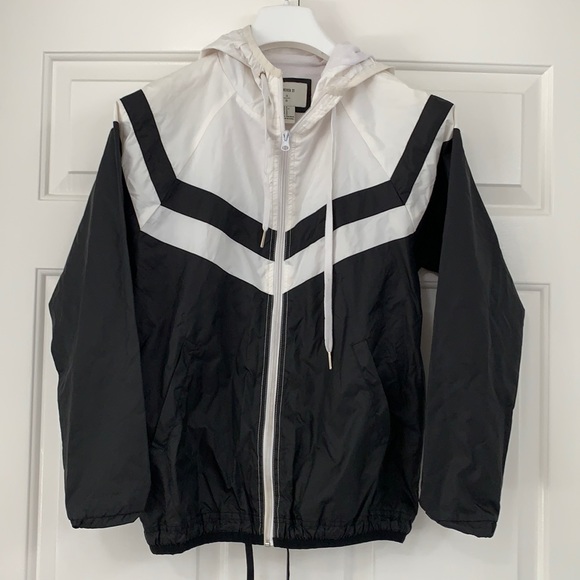 Forever 21 White & Black Windbreaker Jacket sizeS - Picture 1 of 10
